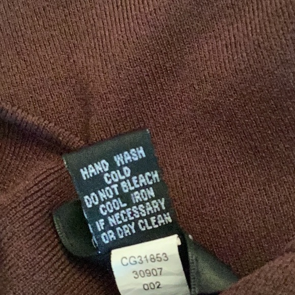 CABLE & GAGE Chocolate Brown 3/4 sleeve Stretchy Top w/Open Neckline Detail - Picture 9 of 10